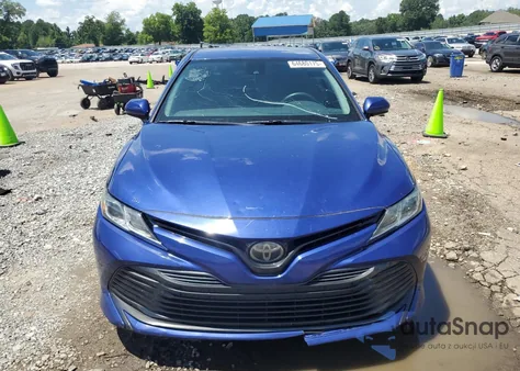2018 Toyota Camry L из США, поврежденный, VIN 4T1B11HK5JU603341